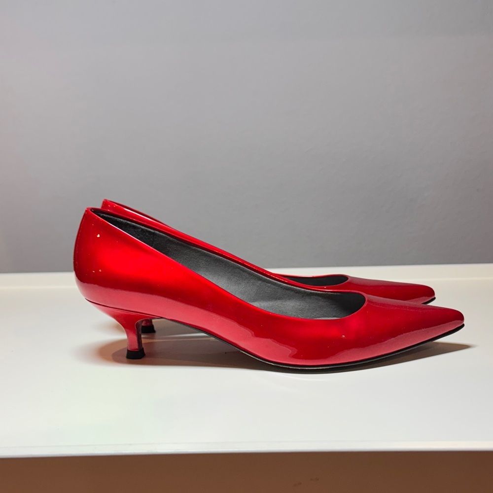 Stuart Weitzman Shiny Scarlet Pumps - Picture 3 of 7